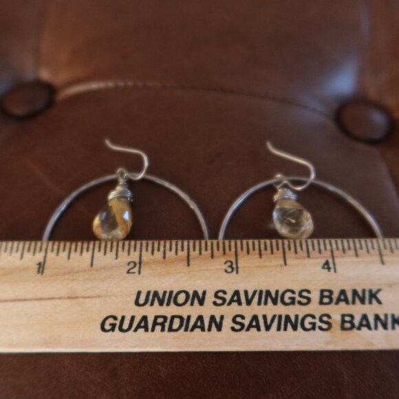 Faceted teardrops green/yellow stone&sterling silver front facing hoop earrings - Picture 14 of 16